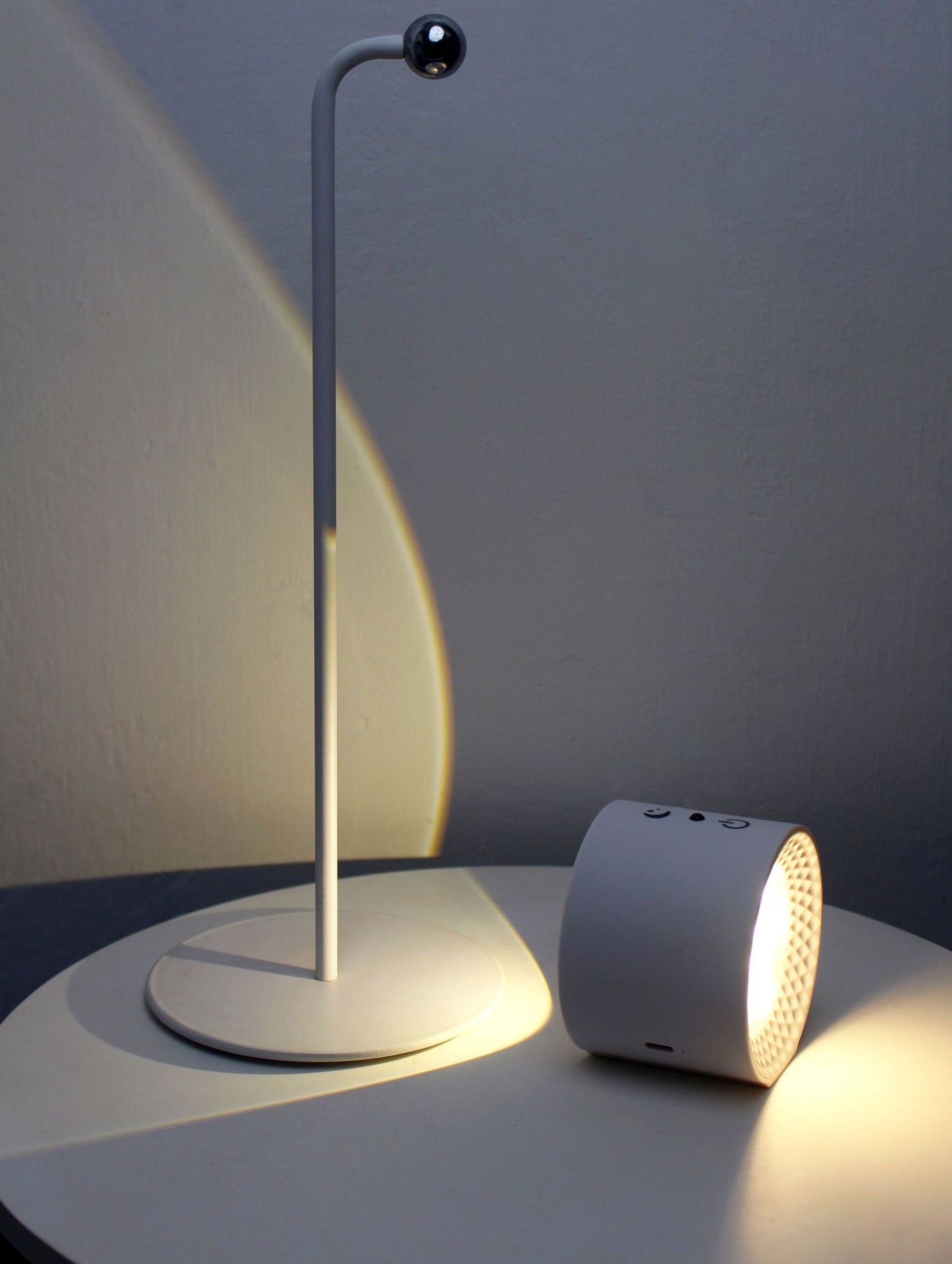 Lampe de table et murale tactile rotative à 360°